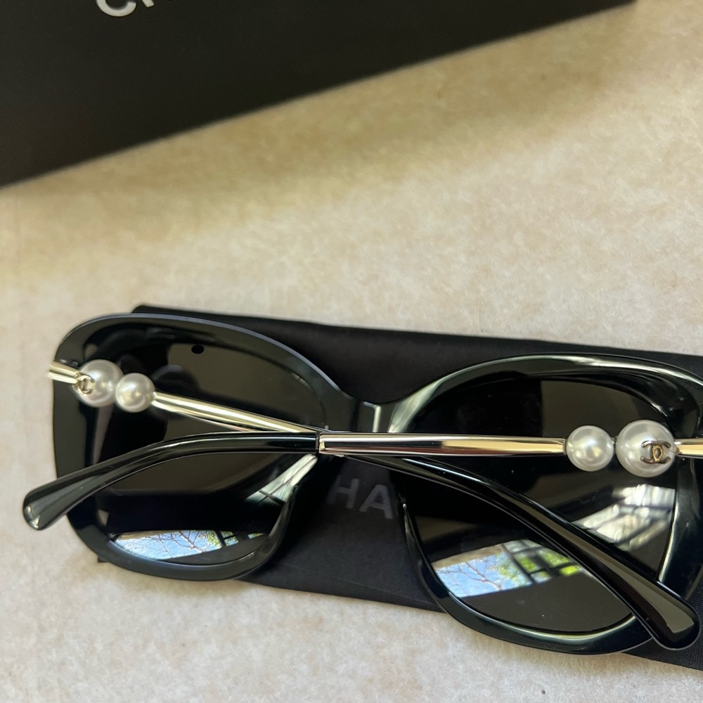 Chanel Black Square Sunglasses with Pearl Detail - Picture 3 of 16